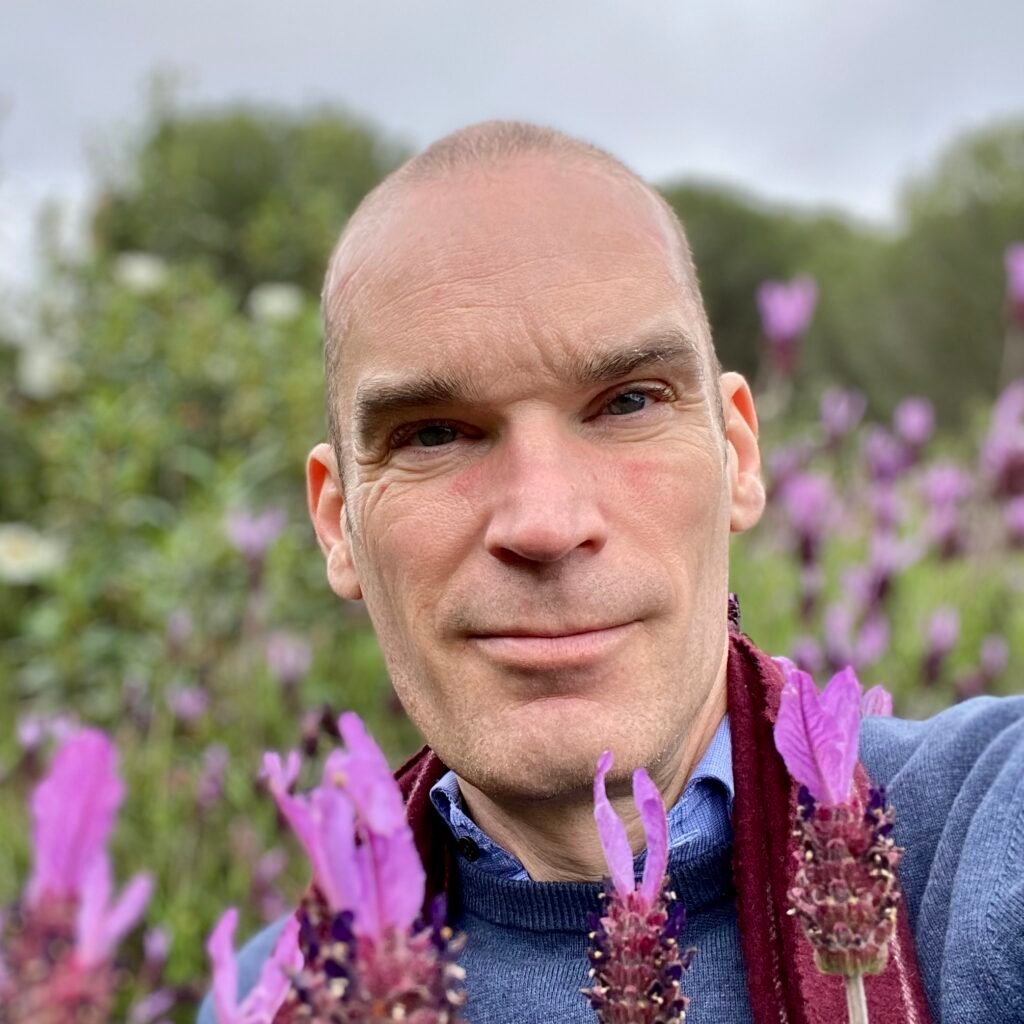 Mervin Wilk, certified Emotions & Metaphysical Kinesiologist and Eurythmy Therapist. Founder of Heart of Mervin. Located in Sweden.