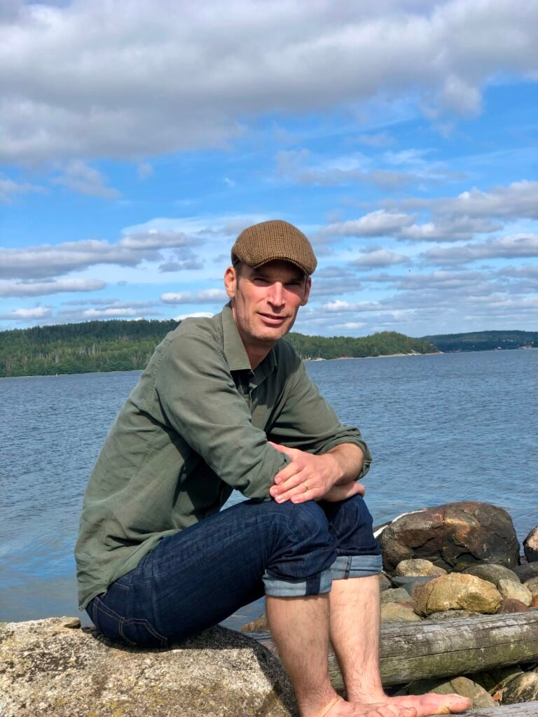 Mervin Wilk, certified Emotions & Metaphysical Kinesiologist and Eurythmy Therapist. Founder of Heart of Mervin. Located in Sweden.