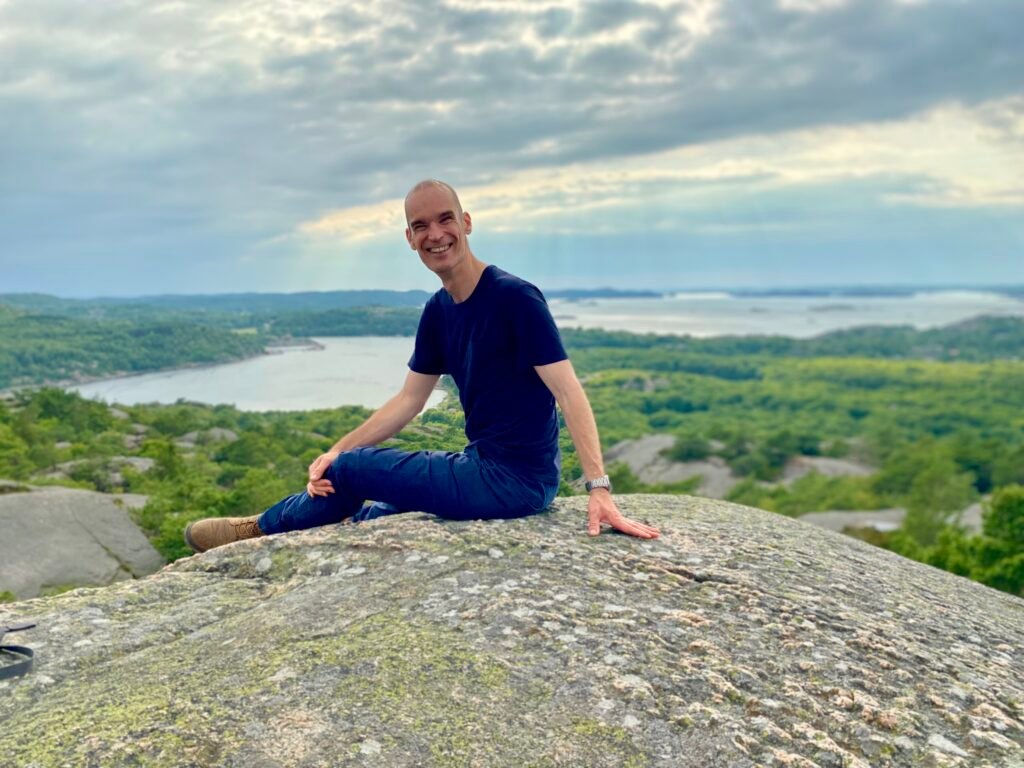 Mervin Wilk, certified Emotions & Metaphysical Kinesiologist and Eurythmy Therapist. Founder of Heart of Mervin. Located in Sweden.