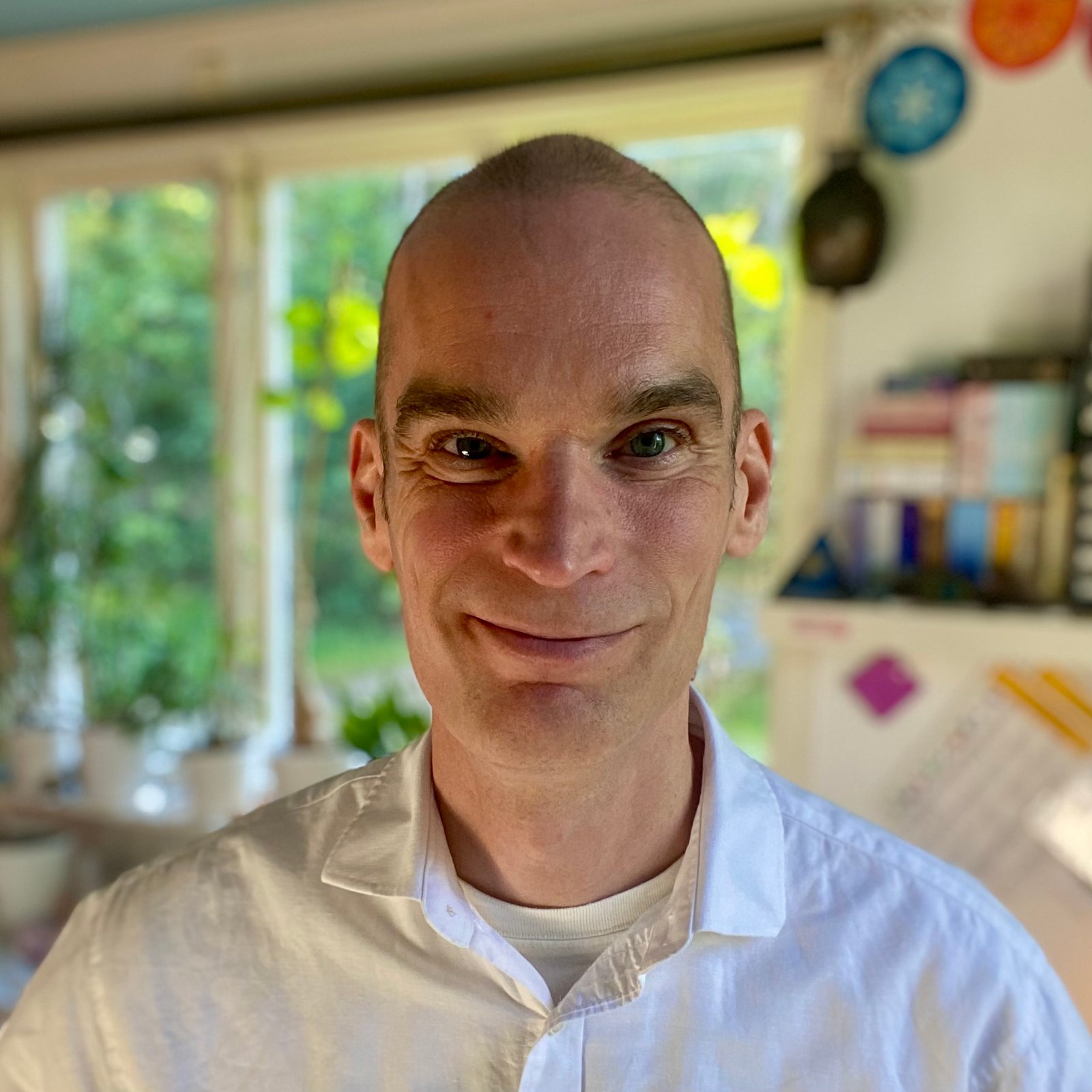 Mervin Wilk, certified Emotions & Metaphysical Kinesiologist and Eurythmy Therapist. Founder of Heart of Mervin. Located in Sweden.